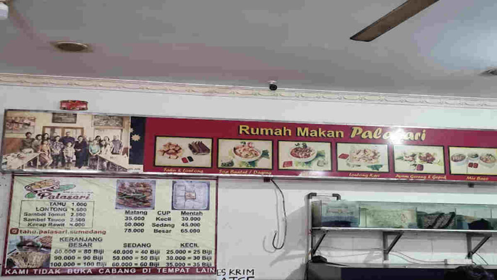 Rumah Makan Sunda di Sumedang