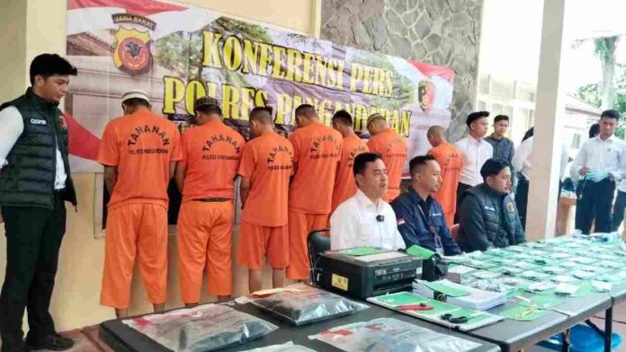 Pengedar uang palsu