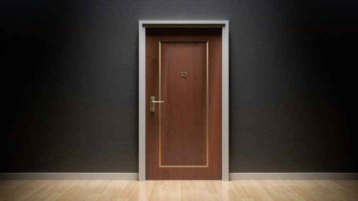 Apa Arti Mimpi Menemukan Pintu Rahasia?