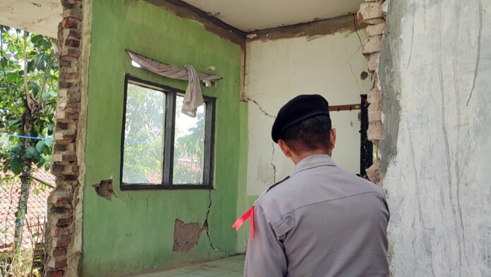 Gempa Guncang Selatan Jawa, Tembok Rumah Warga Tasikmalaya Ambruk