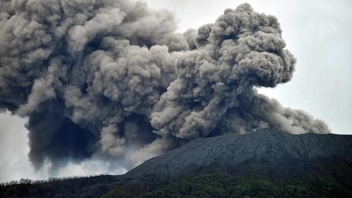 Gunung Marapi di Sumbar Erupsi Hebat, Semburkan Abu Setinggi 3.000 Meter