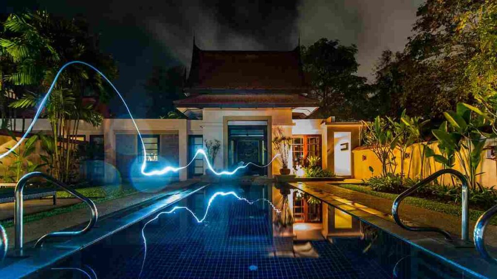 Hiasan Kolam Renang untuk Membuatnya Lebih Menarik