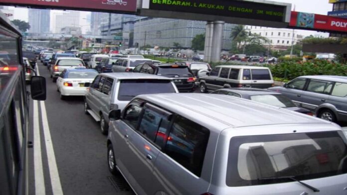 DPRD mendesak Pemkot Bandung lebih serius membenahi sarana transportasi