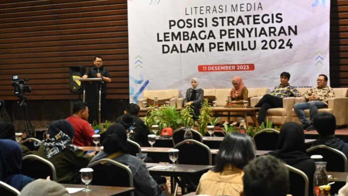 Literasi media mengenai peran lembaga penyiaran dalam mensukseskan Pemilu