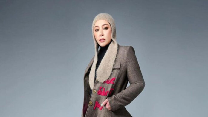 Melly Goeslaw Kampanye, Bagikan Ratusan Susu dan Makanan