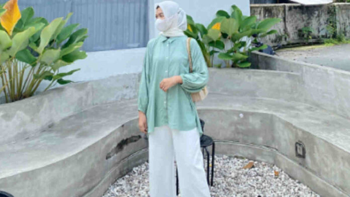 OOTD Kulot Putih dan Tunik, Tampil Stylish Penuh Percaya Diri