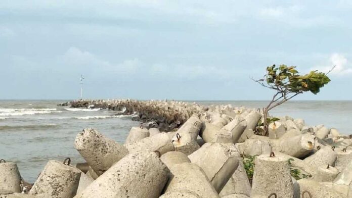 Pantai Glayem Indramayu Memiliki Panorama yang Mempesona