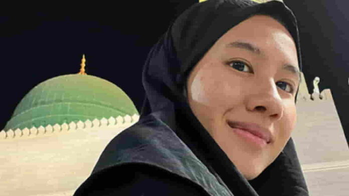Shenina Cinnamon Pergi Umrah, Kerap Dikira Non Muslim