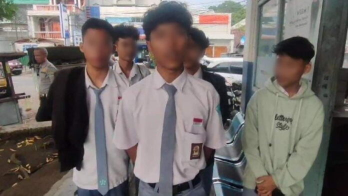 Viral pelajar SMK terlantar di Terminal Pangandaran