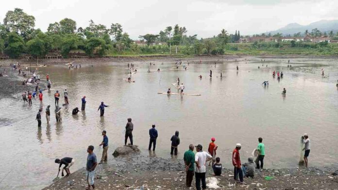 Tradisi Unik Kampung Cidahu Garut Setiap Akhir Tahun