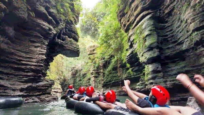 Santirah River Tubing di Selasari