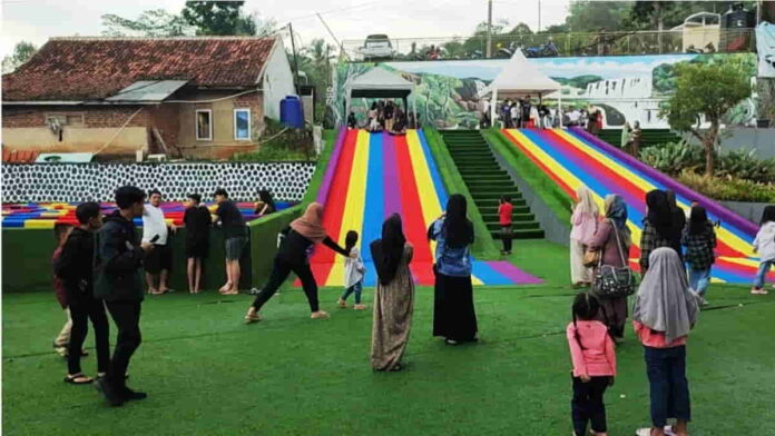 Perosotan Pelangi di Wahana Alam Parung