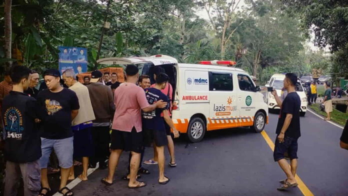 Adu Bagong Mobil vs Motor di Ciamis