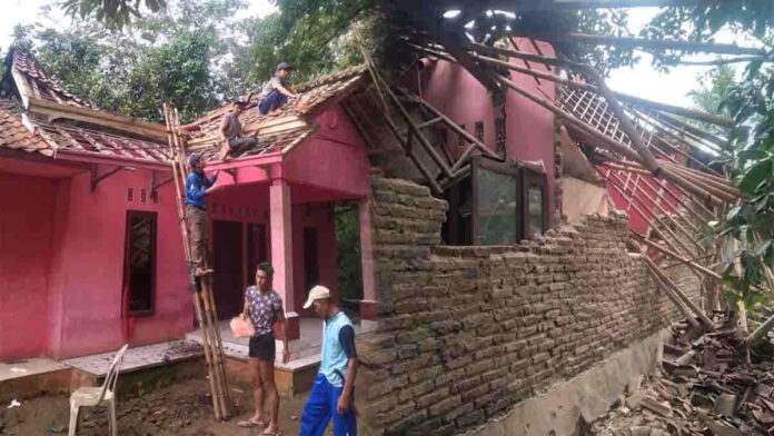 Atap Rumah Warga