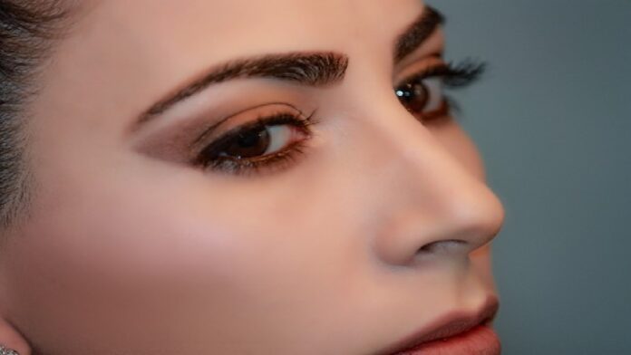 Cara Agar Cushion Tidak Cakey dan Hasil Makeup Lebih Awet