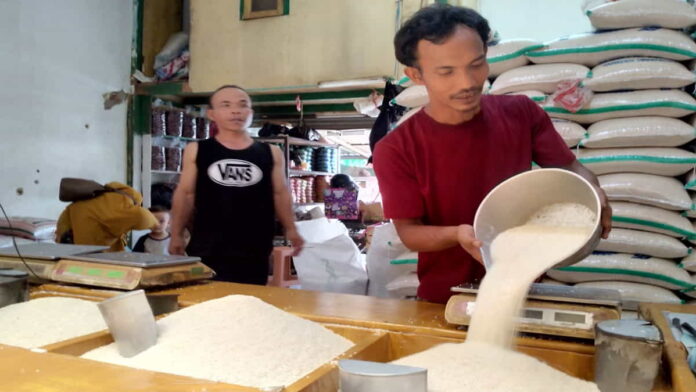 DKP3 Kota Banjar Gelontorkan Beras Murah