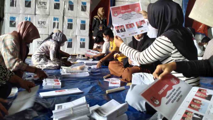 Hari Pertama Sortir dan Lipat di Kota Banjar, Ditemukan Surat Suara Rusak
