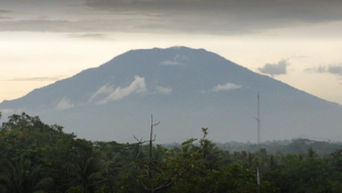 Legenda Gunung Karang Pandeglang