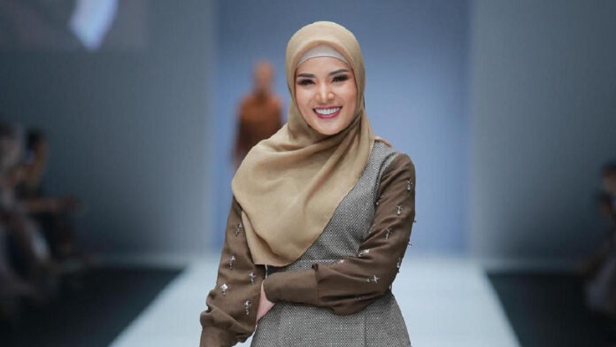 Nindy Ayunda hijrah dengan berhijab