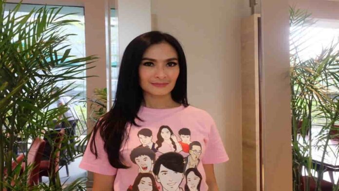 Profil Iis Dahlia yang Rindu Berkumpul dengan Anak-anaknya