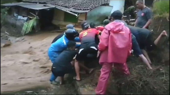Banjir dan Longsor di Cilawu