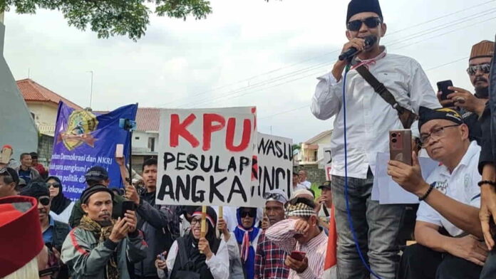 Aksi Massa Tolak Pemilu Curang di Tasikmalaya