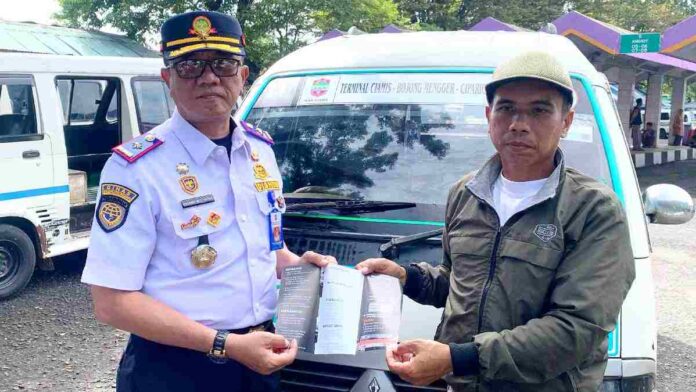 Angkot tak layak