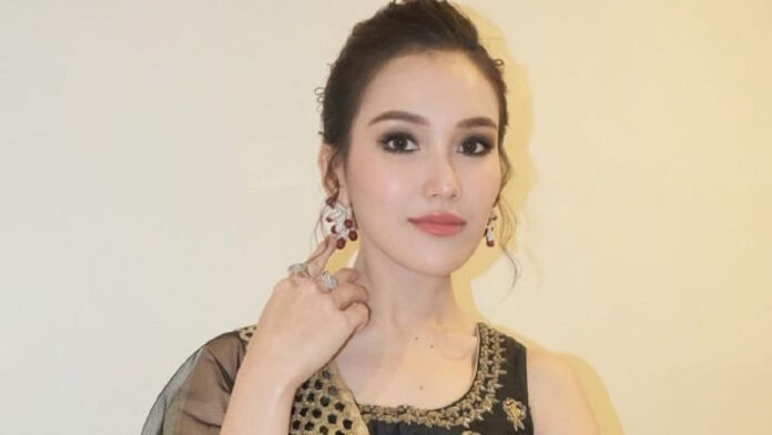 Ayu Ting Ting tunangan dengan TNI