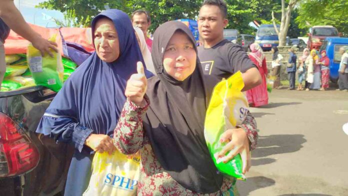 Cerita Warga Kota Banjar Antre Beras Murah Sejak Pagi Cuma Dapat 5 Kilogram