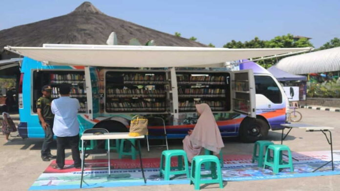 Mobil Unit Perpustakaan Keliling Ciamis