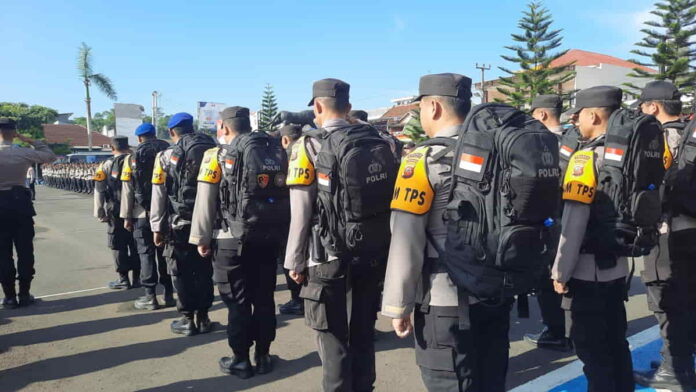 Polisi Jaga TPS di Tasikmalaya