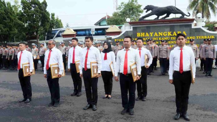 Respon Cepat Penanganan Kejahatan, 8 Personel Polres Ciamis Terima Penghargaan