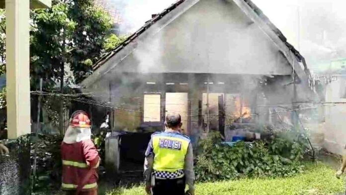 Rumah Dilalap Api