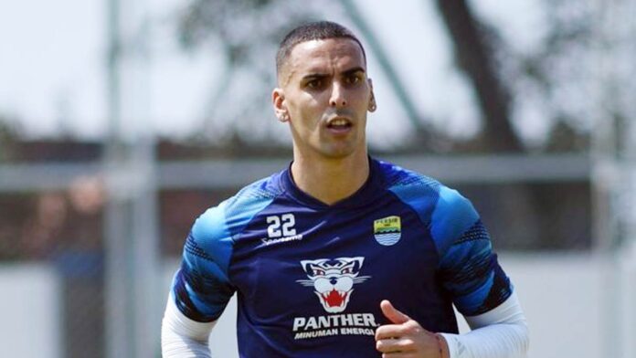 Tanggapan Bek Persib Alberto Rodriguez tentang Orang Bandung