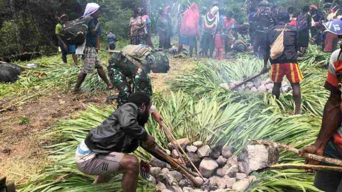 Tradisi Bakar Batu