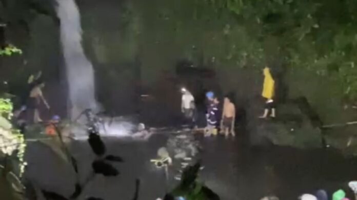 Berenang di Curug Cimedang