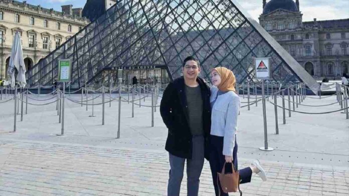Adelia Pasha kecopetan di Paris, Tas Berisi Barang Penting Hilang