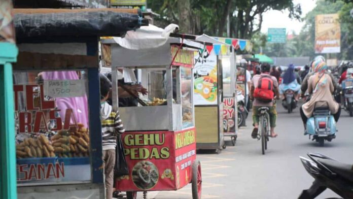 kuliner dadakan Ramadan picu parkir liar di Cimahi