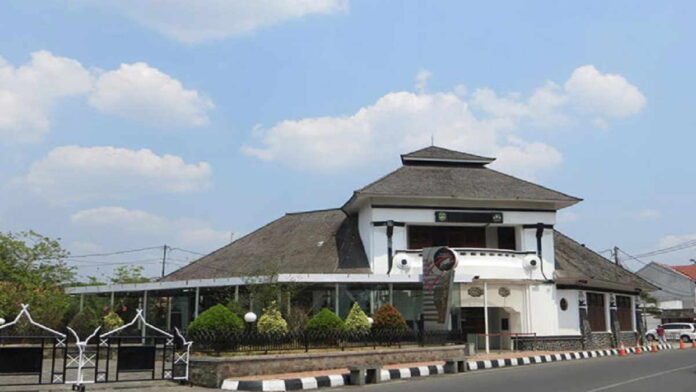 Pesona Wisata Gedung Kembar Purwakarta dan Daya Tariknya