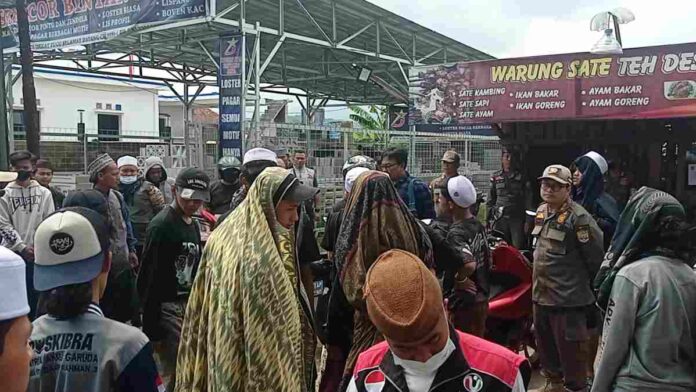 Petugas Gabungan dan Santri di Ciamis Sisir Warung Makan di Bulan Ramadhan