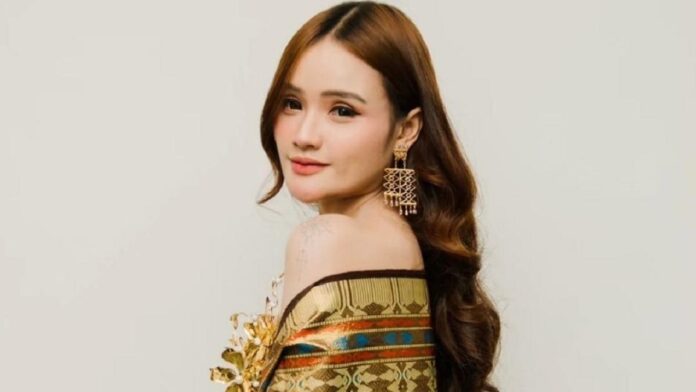 Profil Fanny Soegiarto yang Keluar dari Band Soegi Bornean