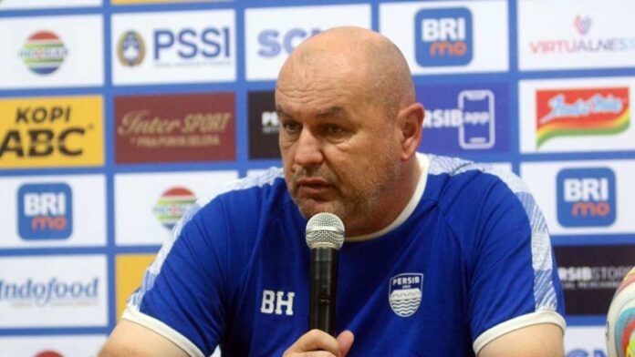 Tatap Sisa Pertandingan di Liga 1, Pelatih Persib Bandung Ingatkan Jangan Lengah