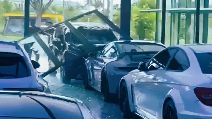Xpander Menabrak Porsche di Tangerang, Kerugian Capai Rp5,7 Miliar