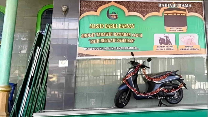 tarawih berhadiah umroh dan motor