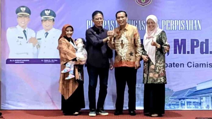 Bupati Herdiat Tatang