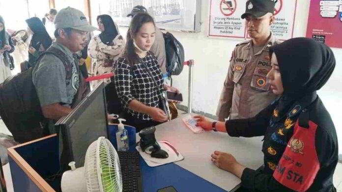 Arus Pemudik di Stasiun Banjar