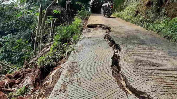 infrastruktur jalan rusak