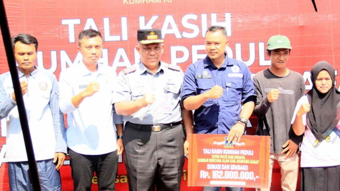 Kemenkumham Peduli Korban Longsor dan Banjir di Bandung Barat, Beri Bantuan Total Rp 162 Juta