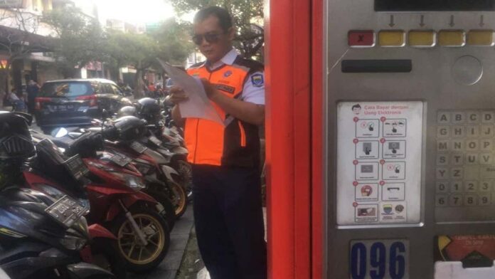 parkir liar di Kota Bandung kian marak