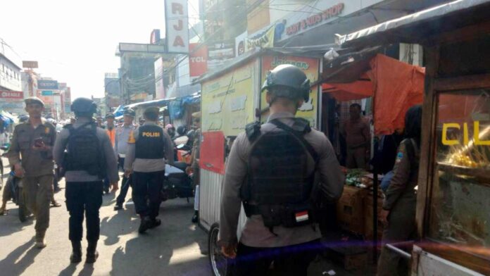 Pemandangan Pusat Kota Garut Jelang Lebaran, PKL dan Parkir Liar Mulai Menjamur